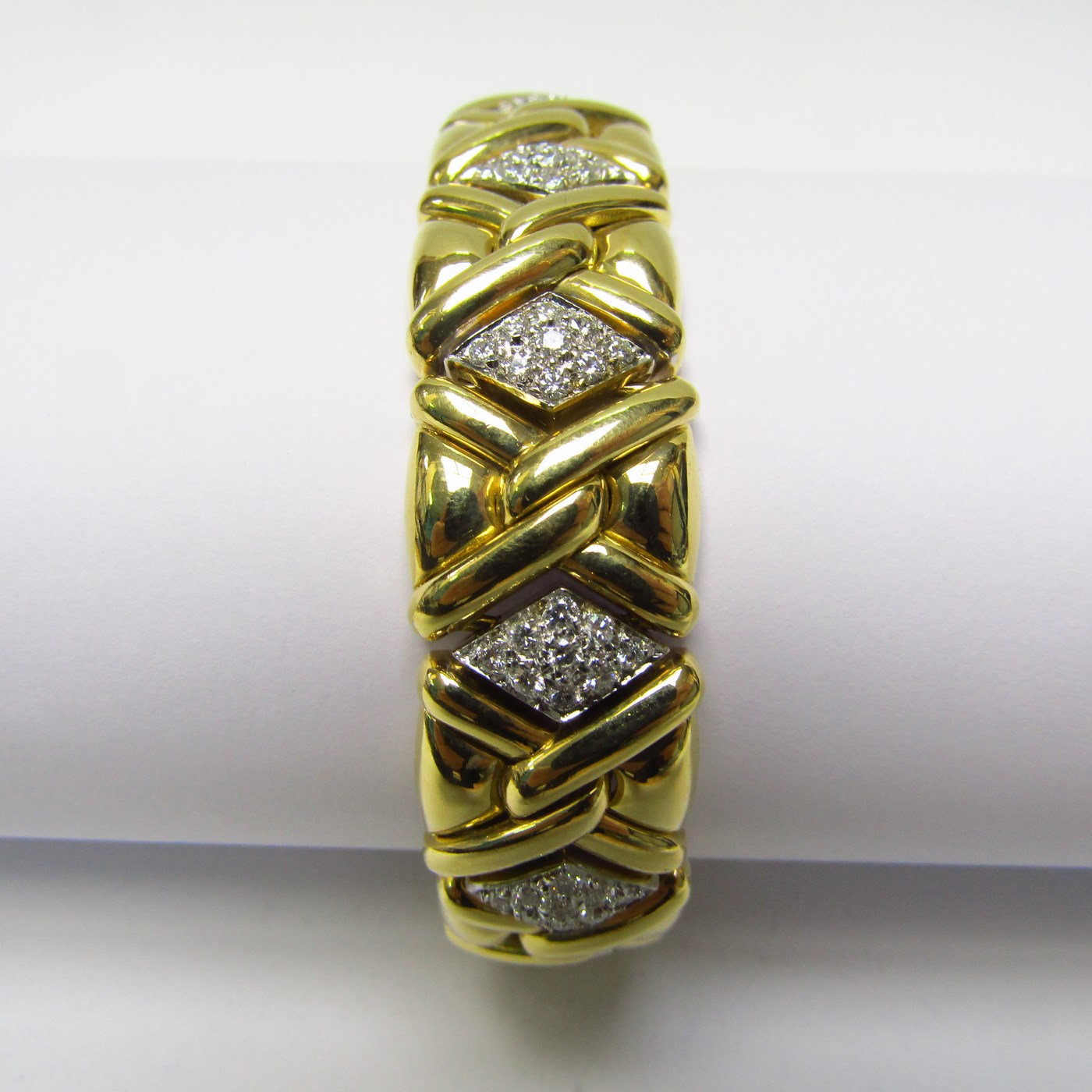 Pulsera de Oro de 18k con 117 Diamantes talla Brillante de 4,75 ct. (H-I/VS1-VS2). 78 gr. Pulsera de Oro de 18k con 117 Diamantes talla Brillante de 4,75 ct. (H-I/VS1-VS2). 78 gr.
