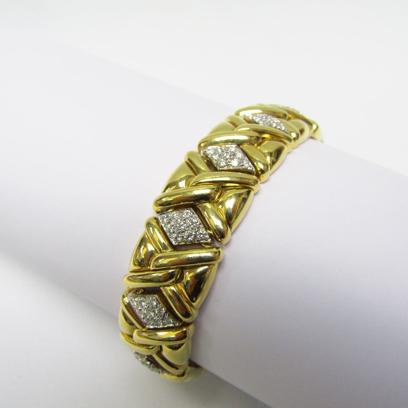 Pulsera de Oro de 18k con 117 Diamantes talla Brillante de 4,75 ct. (H-I/VS1-VS2). 78 gr. Pulsera de Oro de 18k con 117 Diamantes talla Brillante de 4,75 ct. (H-I/VS1-VS2). 78 gr.
