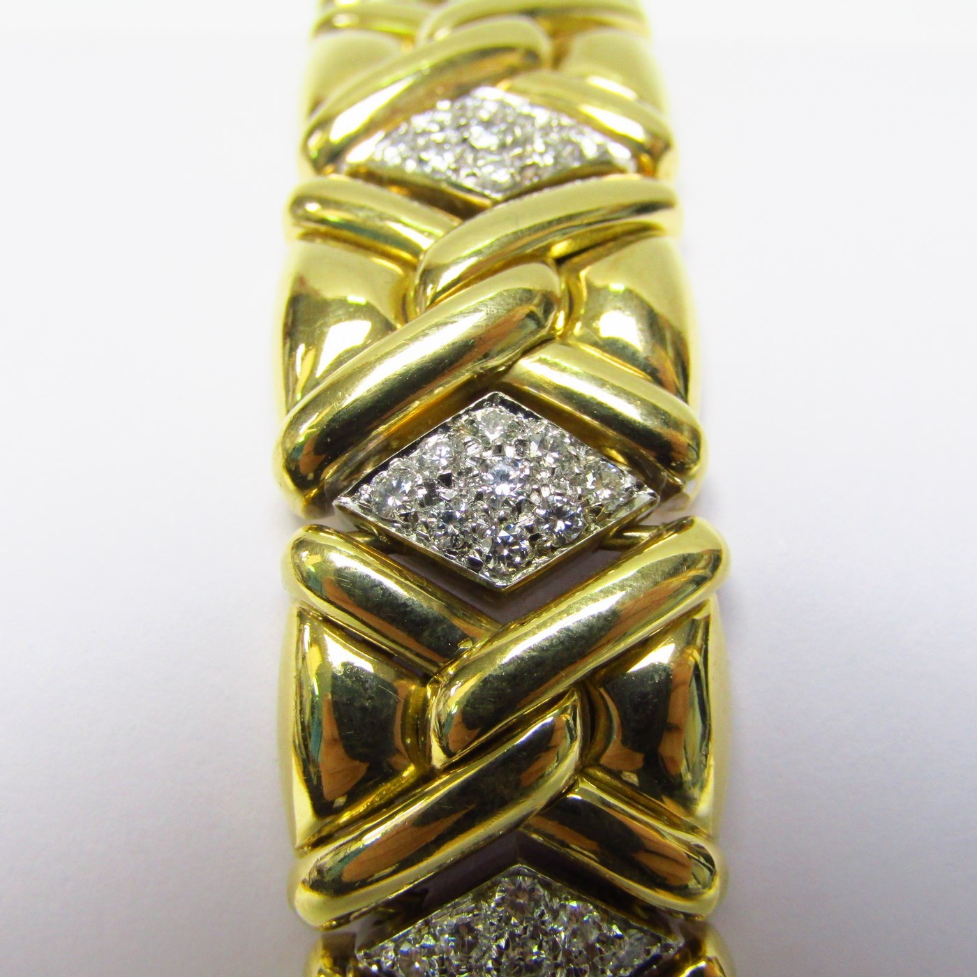 Pulsera de Oro de 18k con 117 Diamantes talla Brillante de 4,75 ct. (H-I/VS1-VS2). 78 gr.
