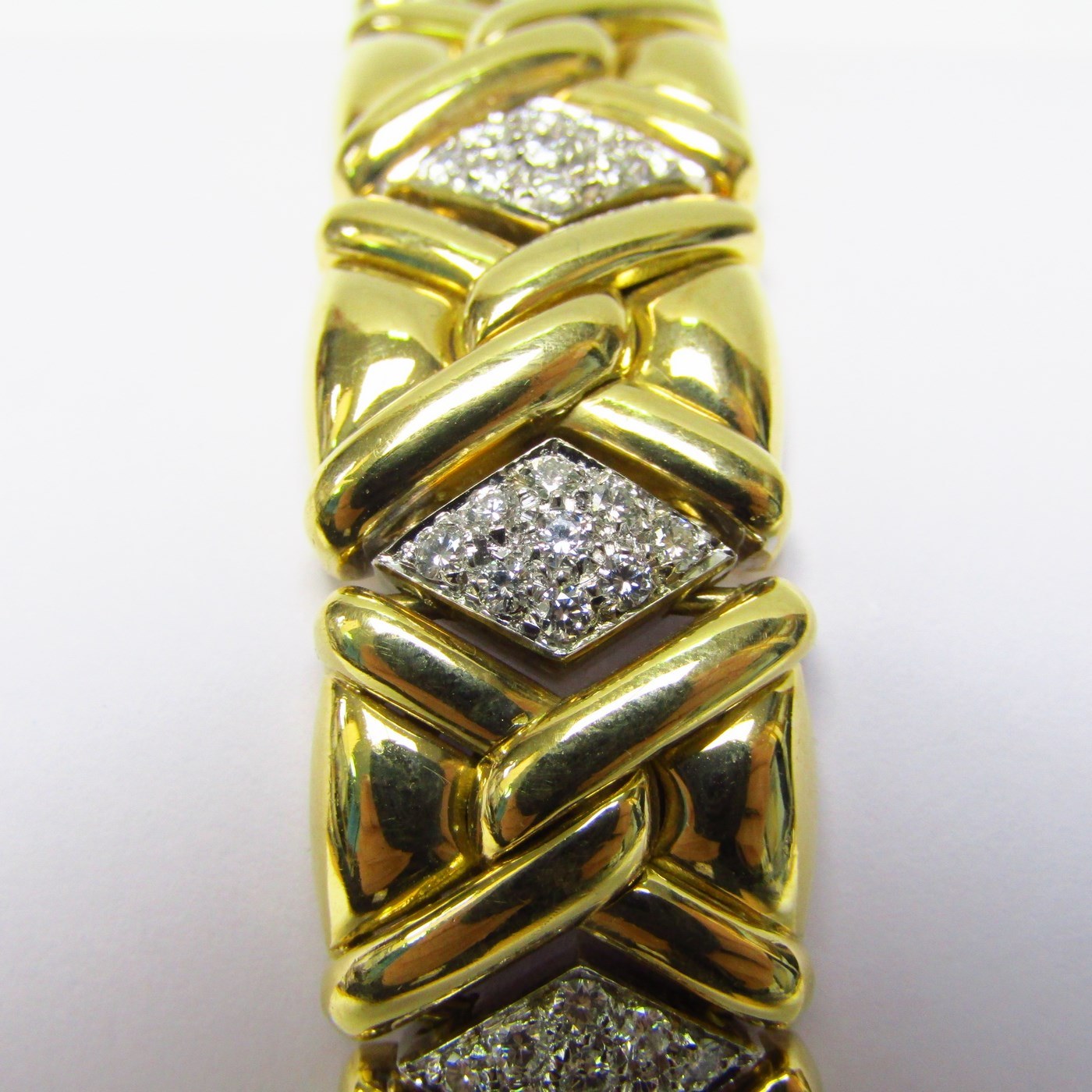 Pulsera de Oro de 18k con 117 Diamantes talla Brillante de 4,75 ct. (H-I/VS1-VS2). 78 gr. Pulsera de Oro de 18k con 117 Diamantes talla Brillante de 4,75 ct. (H-I/VS1-VS2). 78 gr.