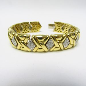 Pulsera de Oro de 18k con 117 Diamantes talla Brillante de 4,75 ct. (H-I/VS1-VS2). 78 gr.