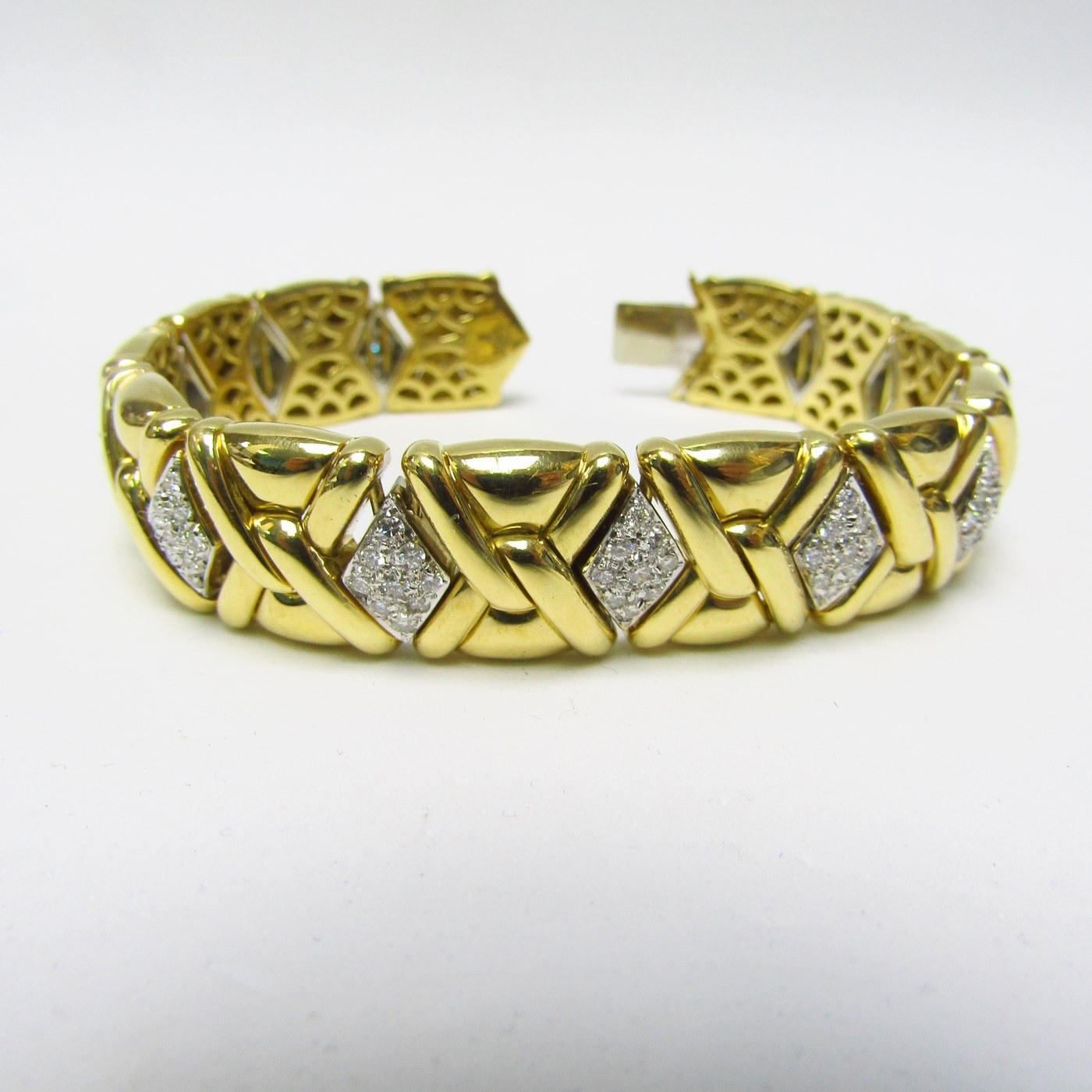 Pulsera de Oro de 18k con 117 Diamantes talla Brillante de 4,75 ct. (H-I/VS1-VS2). 78 gr. Pulsera de Oro de 18k con 117 Diamantes talla Brillante de 4,75 ct. (H-I/VS1-VS2). 78 gr.