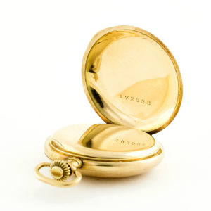 Reloj Suizo de Bolsillo-Colgar para señora, saboneta y remontoir. Ca. 1880. Oro 18k.