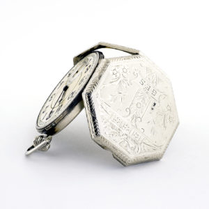 WALTHAM, USA. Reloj de bolsillo de caballero. Lepine y remontoir. Circa 1920. Oro blanco 14k.