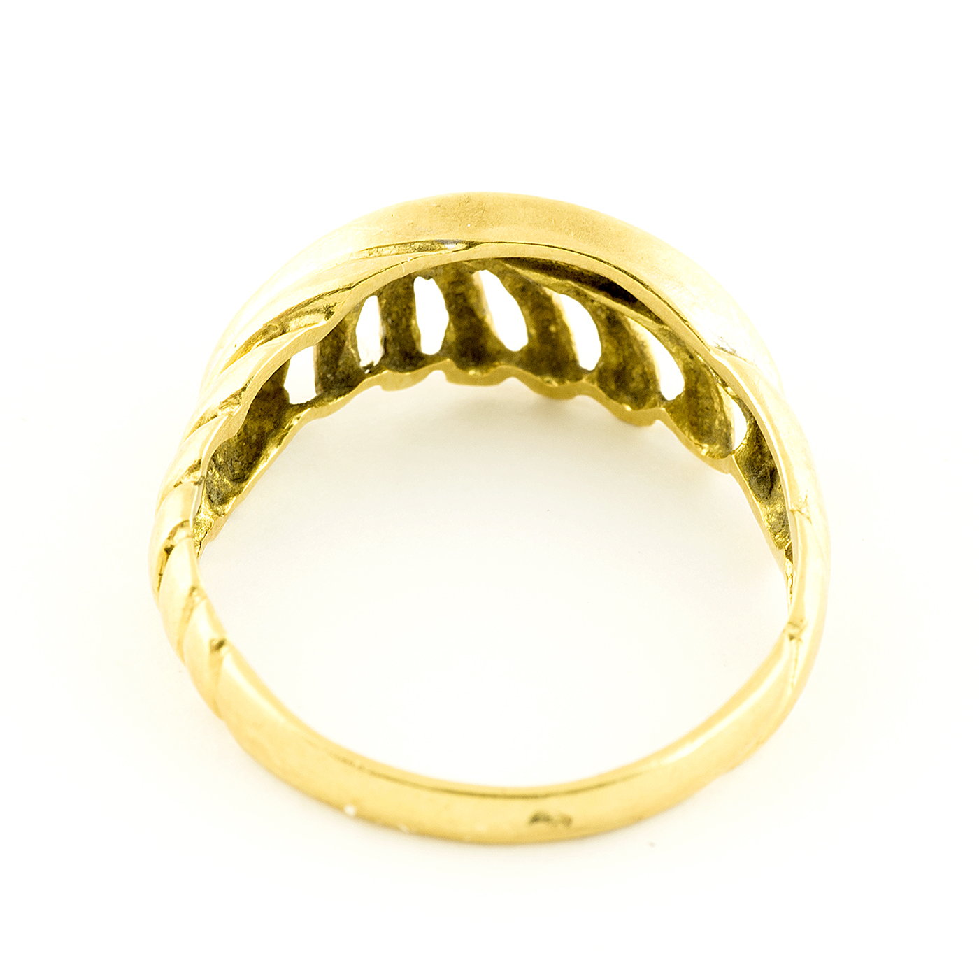 Anillo en Oro Amarillo de 18k con cinco Diamantes talla Brillante de 0,10 ct. (H-I/SI1-SI2). 2,61 gr. Anillo en Oro Amarillo de 18k con cinco Diamantes talla Brillante de 0,10 ct. (H-I/SI1-SI2). 2,61 gr.