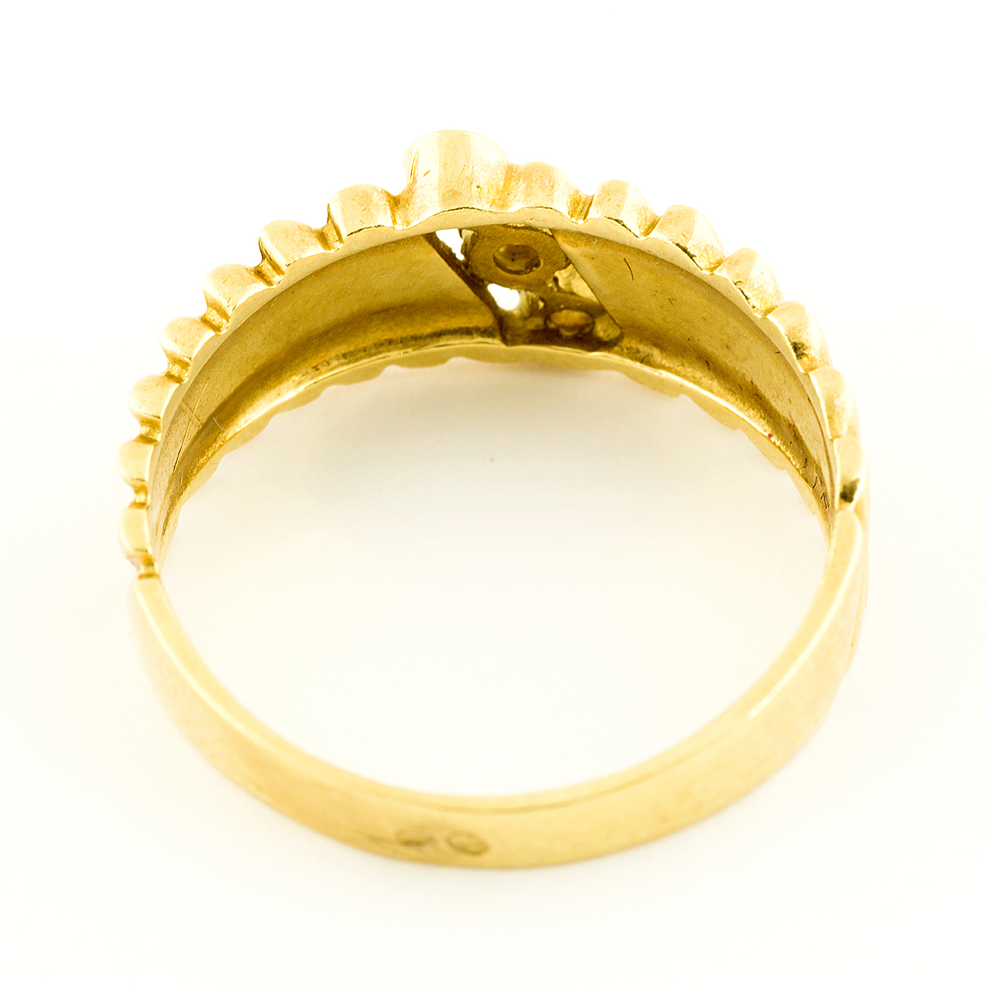 Anillo en Oro Amarillo de 18k con tres Diamantes Talla Brillante de 0,06 ct. total. (H-VS2). 4,16 gr. Anillo en Oro Amarillo de 18k con tres Diamantes Talla Brillante de 0,06 ct. total. (H-VS2). 4,16 gr.