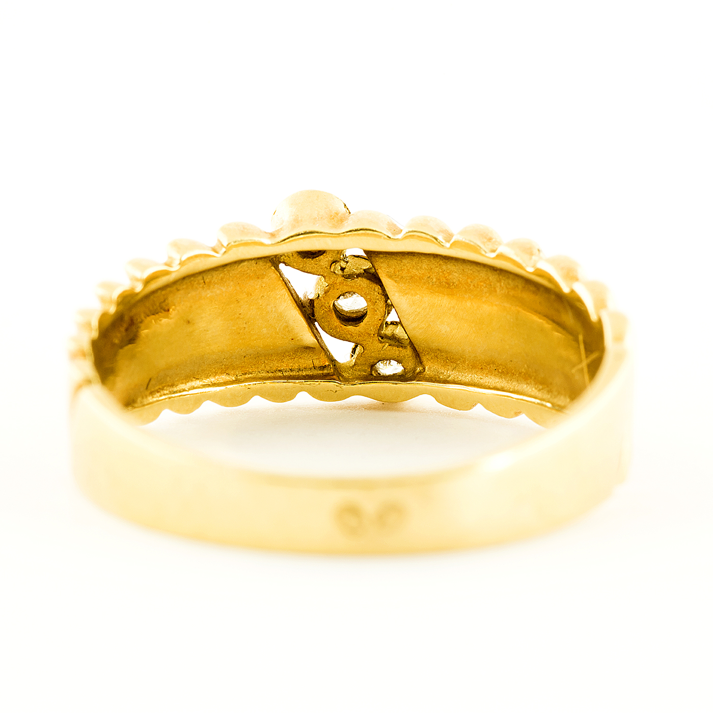Anillo en Oro Amarillo de 18k con tres Diamantes Talla Brillante de 0,06 ct. total. (H-VS2). 4,16 gr. Anillo en Oro Amarillo de 18k con tres Diamantes Talla Brillante de 0,06 ct. total. (H-VS2). 4,16 gr.