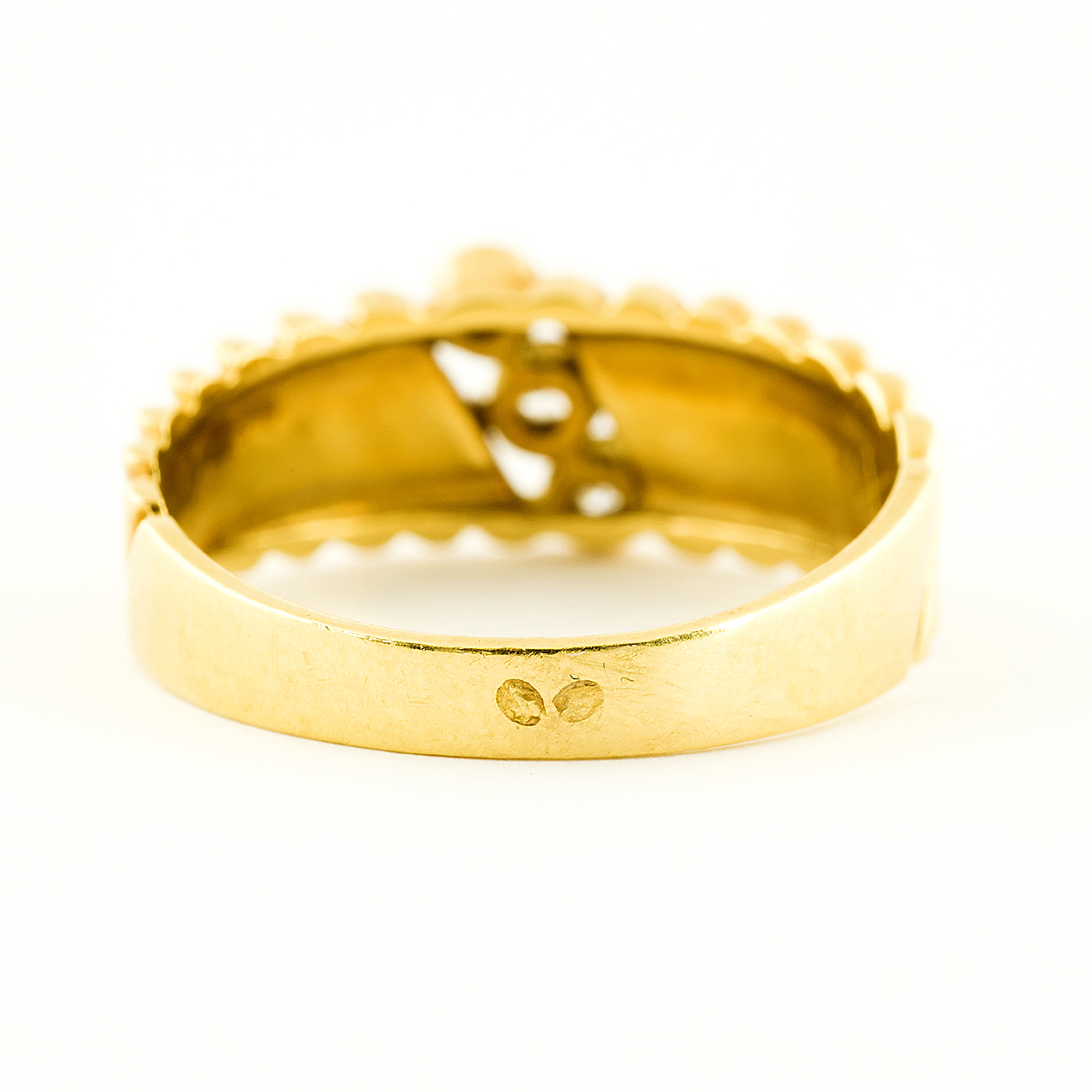 Anillo en Oro Amarillo de 18k con tres Diamantes Talla Brillante de 0,06 ct. total. (H-VS2). 4,16 gr. Anillo en Oro Amarillo de 18k con tres Diamantes Talla Brillante de 0,06 ct. total. (H-VS2). 4,16 gr.