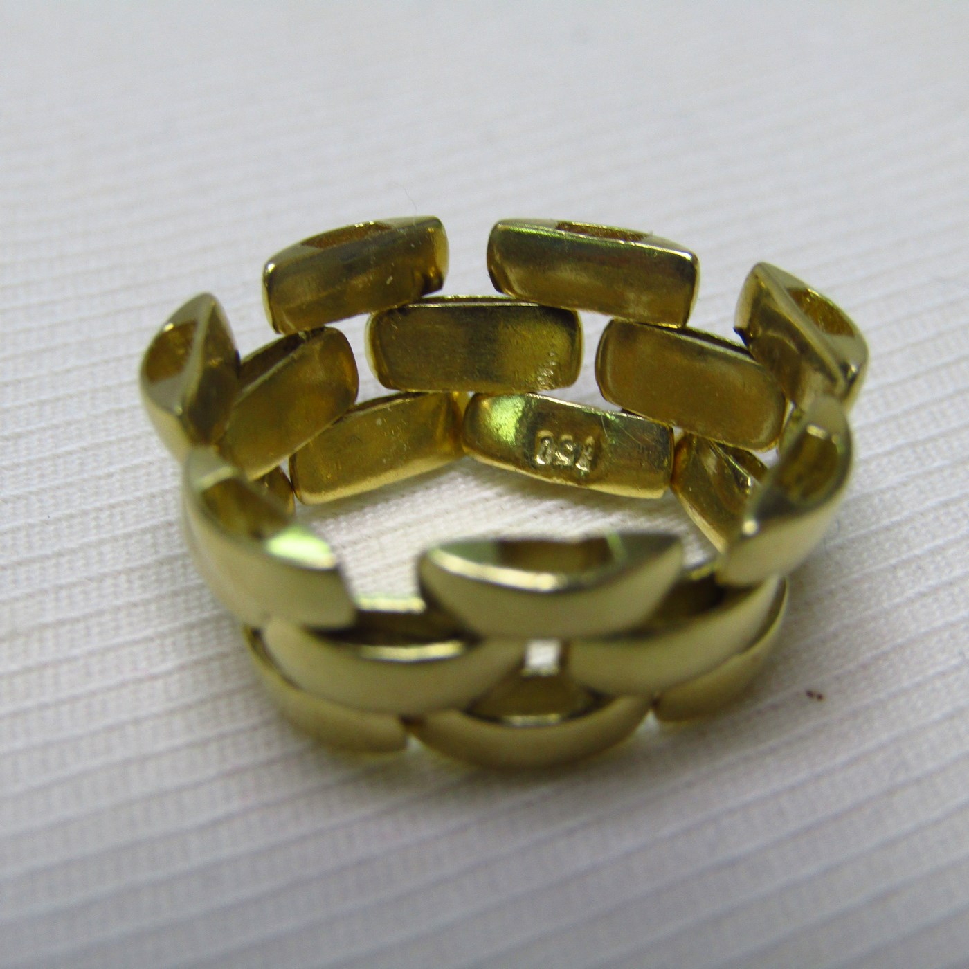 Anillo en Oro de 18k estilo Cartier. 6,65 gr. Anillo en Oro de 18k estilo Cartier. 6,65 gr.