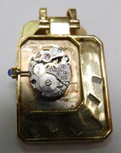 Certina. Kurth Fréres. reloj de colgar para mujer en oro y diamantes. Ca. 1960.