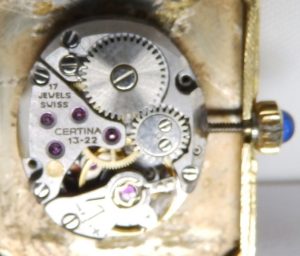 Certina. Kurth Fréres. reloj de colgar para mujer en oro y diamantes. Ca. 1960.