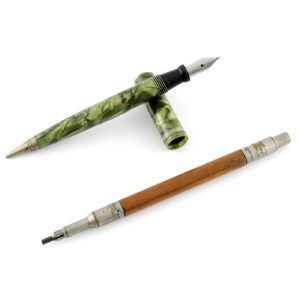 Conjunto de escritura formado por lapiceros y yumbos de distintas las marcas: ARCADIA, BURNHAM, NATIONAL, UNDERWORD, TREASURE, DREXEL, NASSAU, etc…
