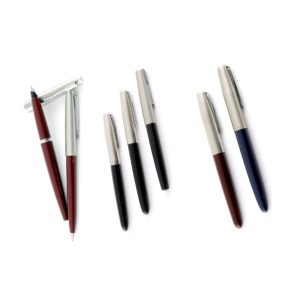 Conjunto de seis Plumas y un Lapicero de las marcas PARKER e INOXCROM. 