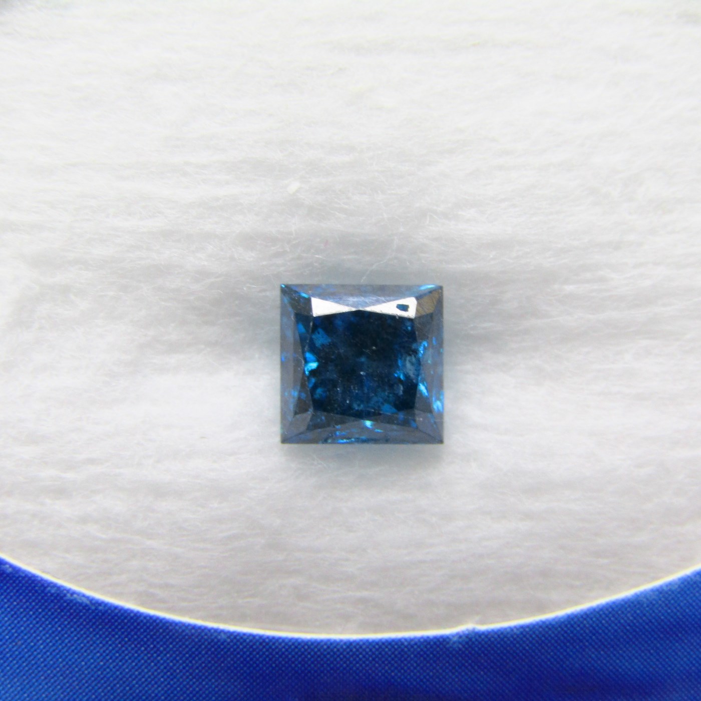 Diamante Natural talla Princesa de 1,02 ct. I1, Azul. Certificado GLB. Diamante Natural talla Princesa de 1,02 ct. I1, Azul. Certificado GLB.