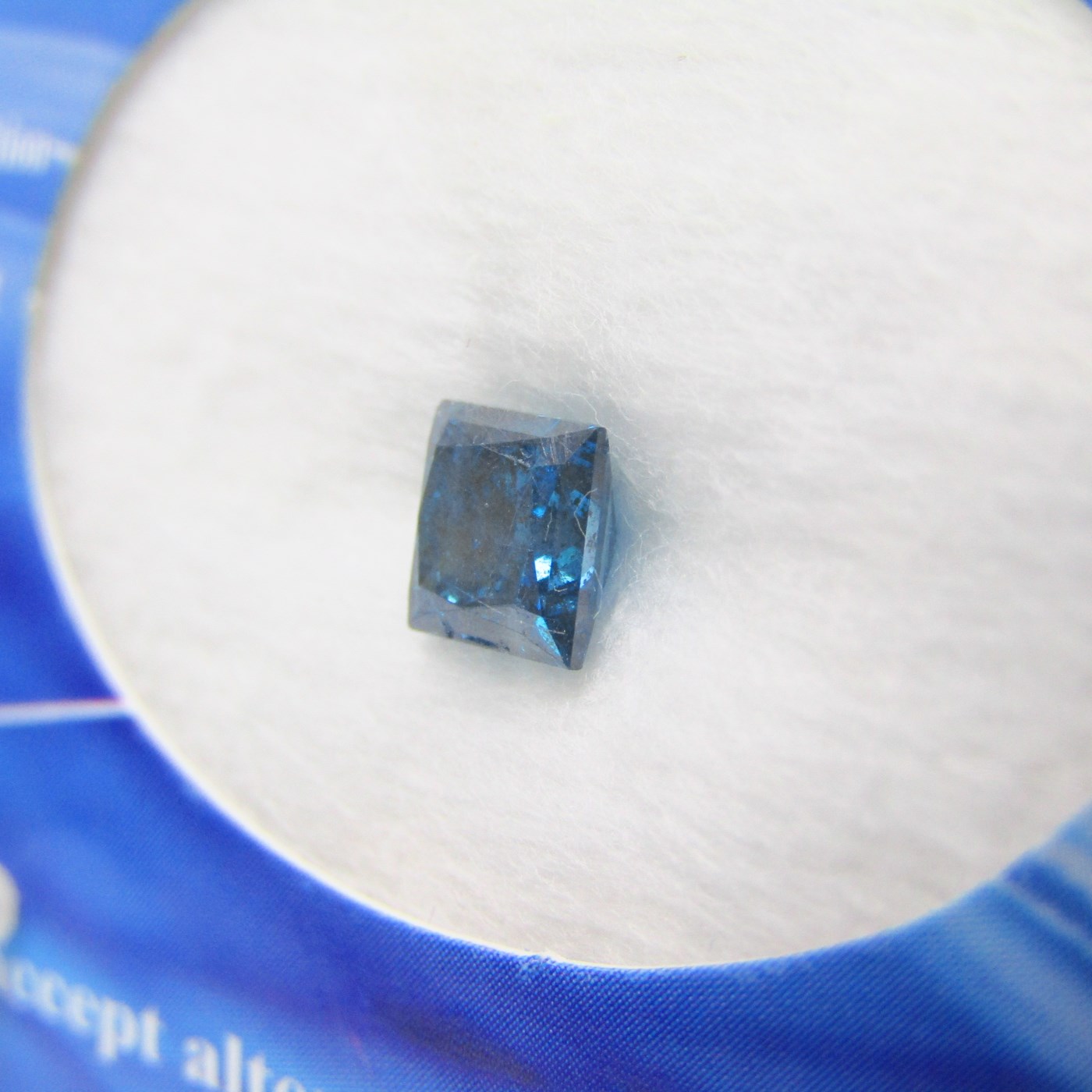Diamante Natural talla Princesa de 1,02 ct. I1, Azul. Certificado GLB. Diamante Natural talla Princesa de 1,02 ct. I1, Azul. Certificado GLB.