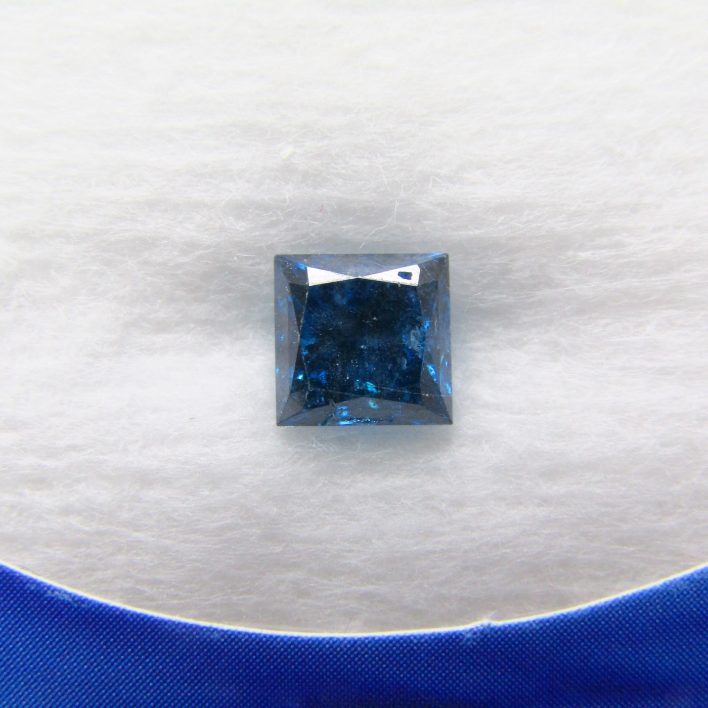 Diamante Natural talla Princesa de 1,02 ct. I1, Azul. Certificado GLB. Diamante Natural talla Princesa de 1,02 ct. I1, Azul. Certificado GLB.