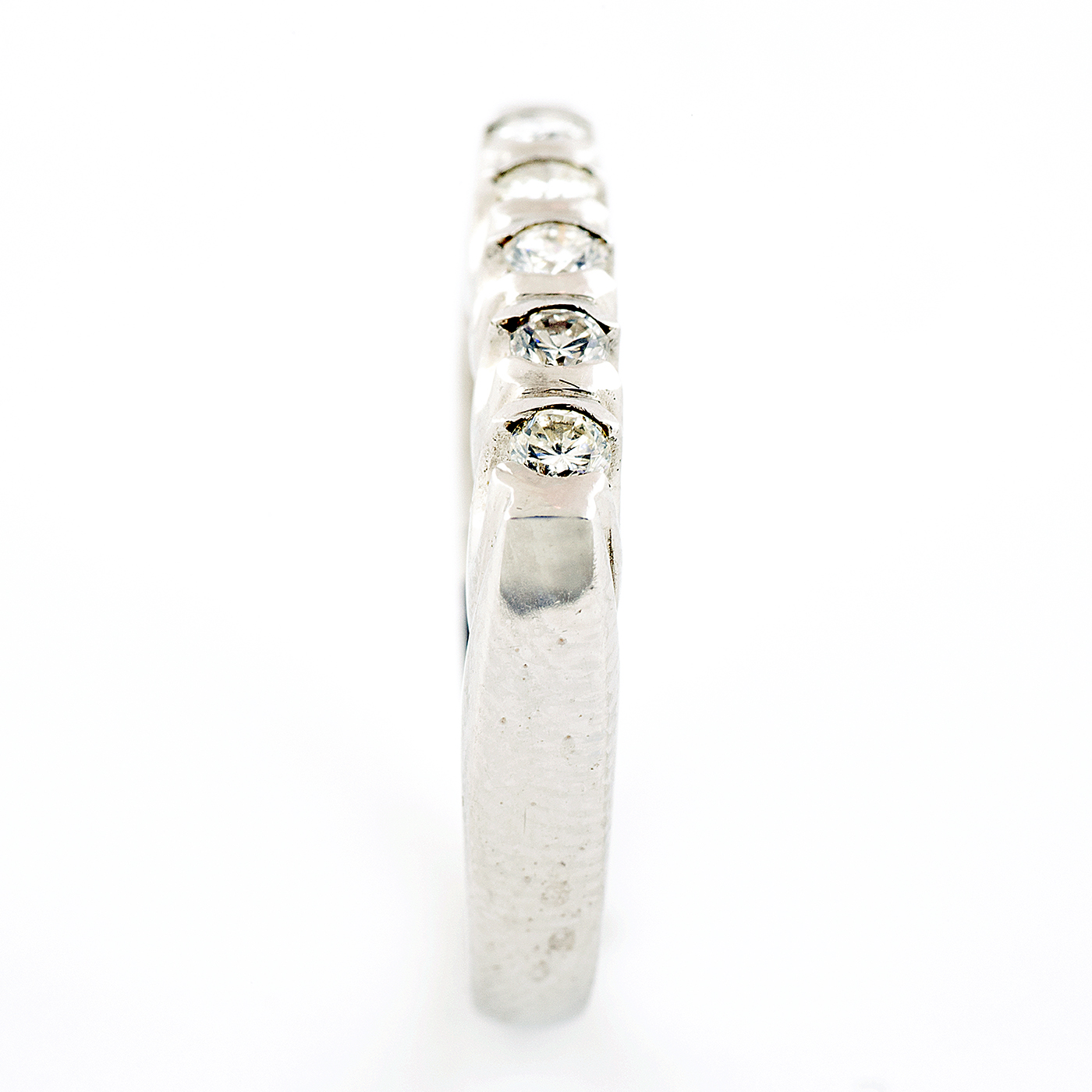 Quintillo en Platino, con Diamantes talla Brillante de 0,25 ct. total. (G-H/VS2-SI1). 4,62 gr. Quintillo en Platino, con Diamantes talla Brillante de 0,25 ct. total. (G-H/VS2-SI1). 4,62 gr.