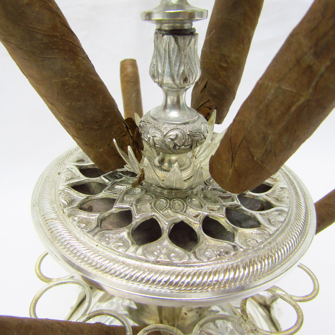 Recipiente artesanal para puros en Plata de Ley. España, siglo XVIII. Recipiente artesanal para puros en Plata de Ley. España, siglo XVIII.