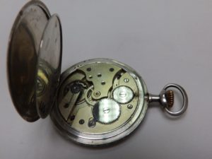 Reloj de bolsillo para caballero, saboneta y remontoir. Siglo XIX.