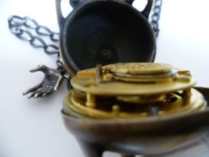 RELOJ DE VITRINA O SOBREMESA
