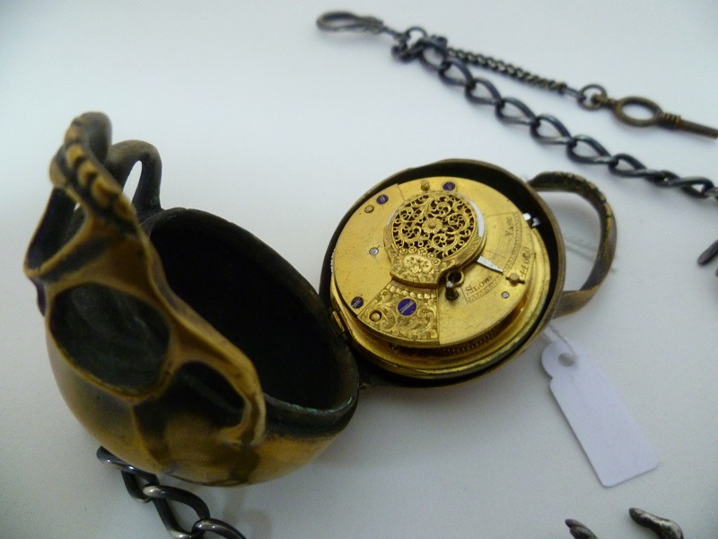 RELOJ DE VITRINA O SOBREMESA RELOJ DE VITRINA O SOBREMESA