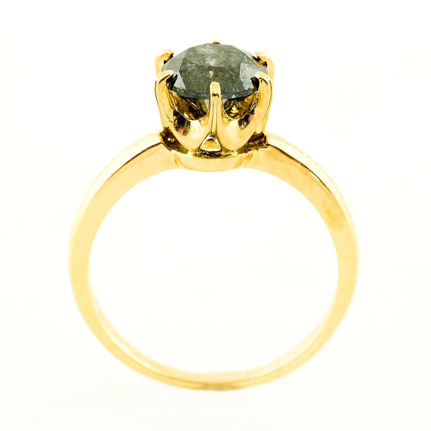 Solitario en Oro Amarillo 18k con Diamante Natural talla Brillante, de 1,48 ct. Color Fancy Dark Blue Green, Claridad P3. Certificado IGE. Solitario en Oro Amarillo 18k con Diamante Natural talla Brillante, de 1,48 ct. Color Fancy Dark Blue Green, Claridad P3. Certificado IGE.