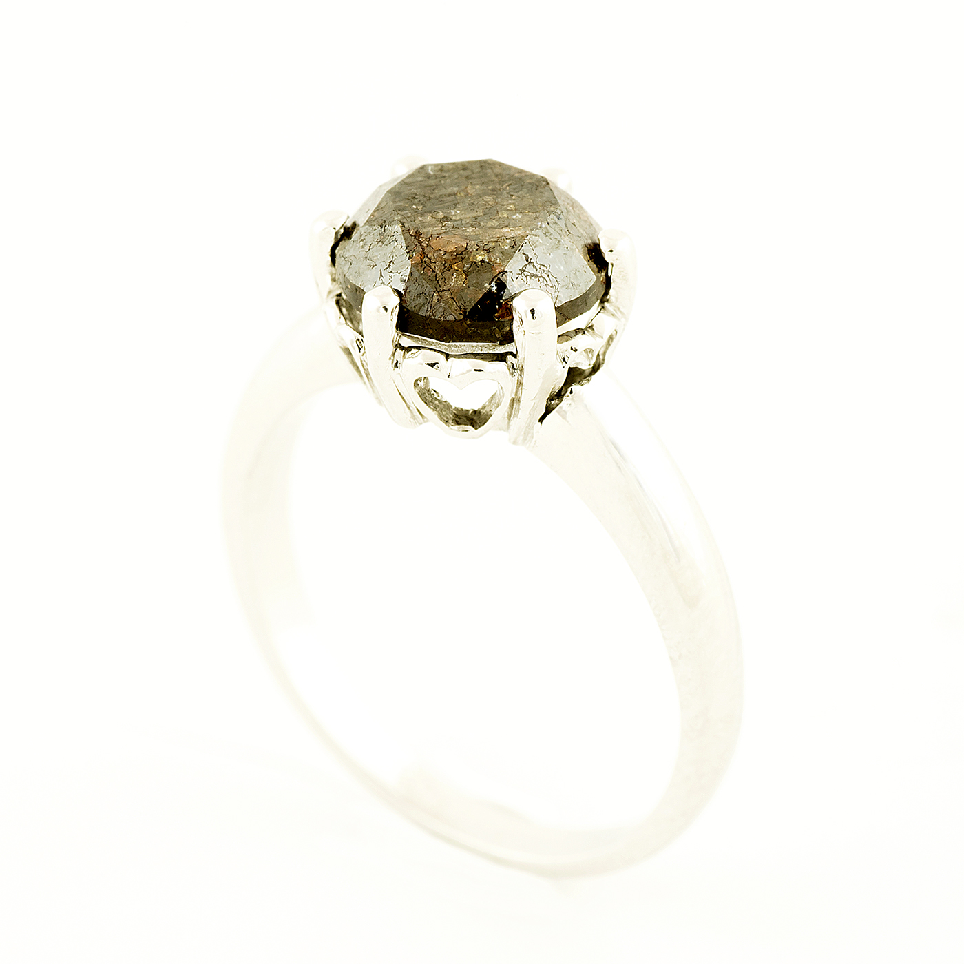 Solitario en Oro Blanco con Diamante Natural talla Brillante, de 3,03 ct. Color Dark Brown, Claridad P3. Certificado IGE. Solitario en Oro Blanco con Diamante Natural talla Brillante, de 3,03 ct. Color Dark Brown, Claridad P3. Certificado IGE.