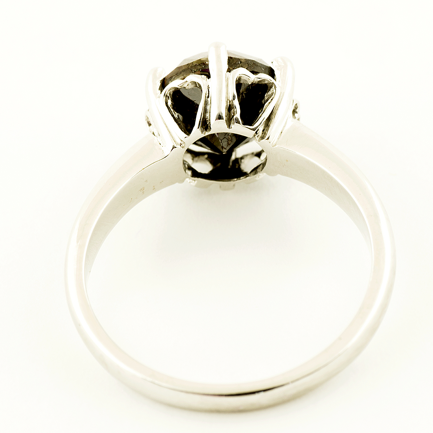 Solitario en Oro Blanco con Diamante Natural talla Brillante, de 3,03 ct. Color Dark Brown, Claridad P3. Certificado IGE. Solitario en Oro Blanco con Diamante Natural talla Brillante, de 3,03 ct. Color Dark Brown, Claridad P3. Certificado IGE.