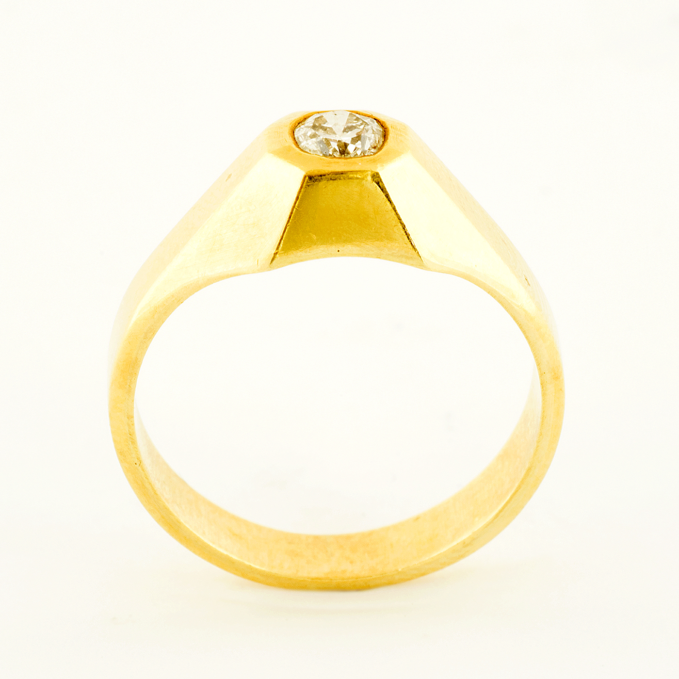 Solitario realizado en Oro Amarillo de 18k con Diamante talla Brillante de 0,40 ct. (H-SI2). 8,59 gr. Solitario realizado en Oro Amarillo de 18k con Diamante talla Brillante de 0,40 ct. (H-SI2). 8,59 gr.