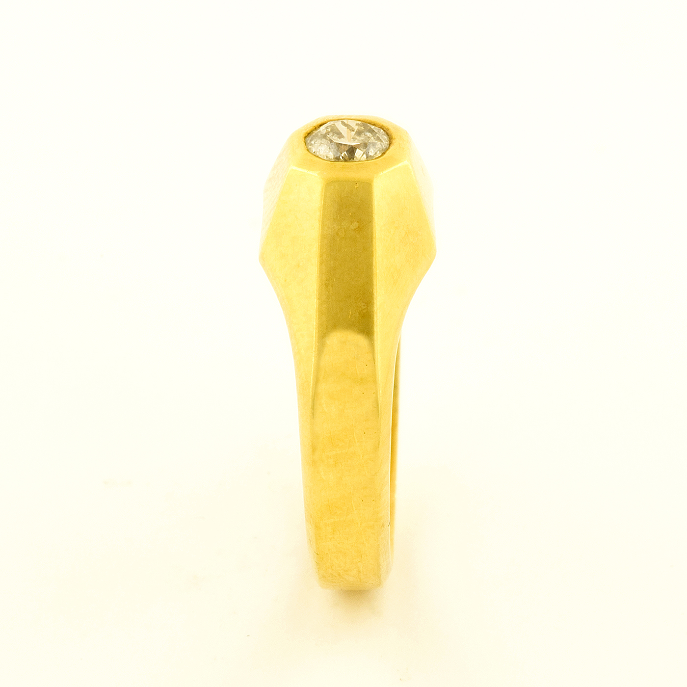 Solitario realizado en Oro Amarillo de 18k con Diamante talla Brillante de 0,40 ct. (H-SI2). 8,59 gr. Solitario realizado en Oro Amarillo de 18k con Diamante talla Brillante de 0,40 ct. (H-SI2). 8,59 gr.
