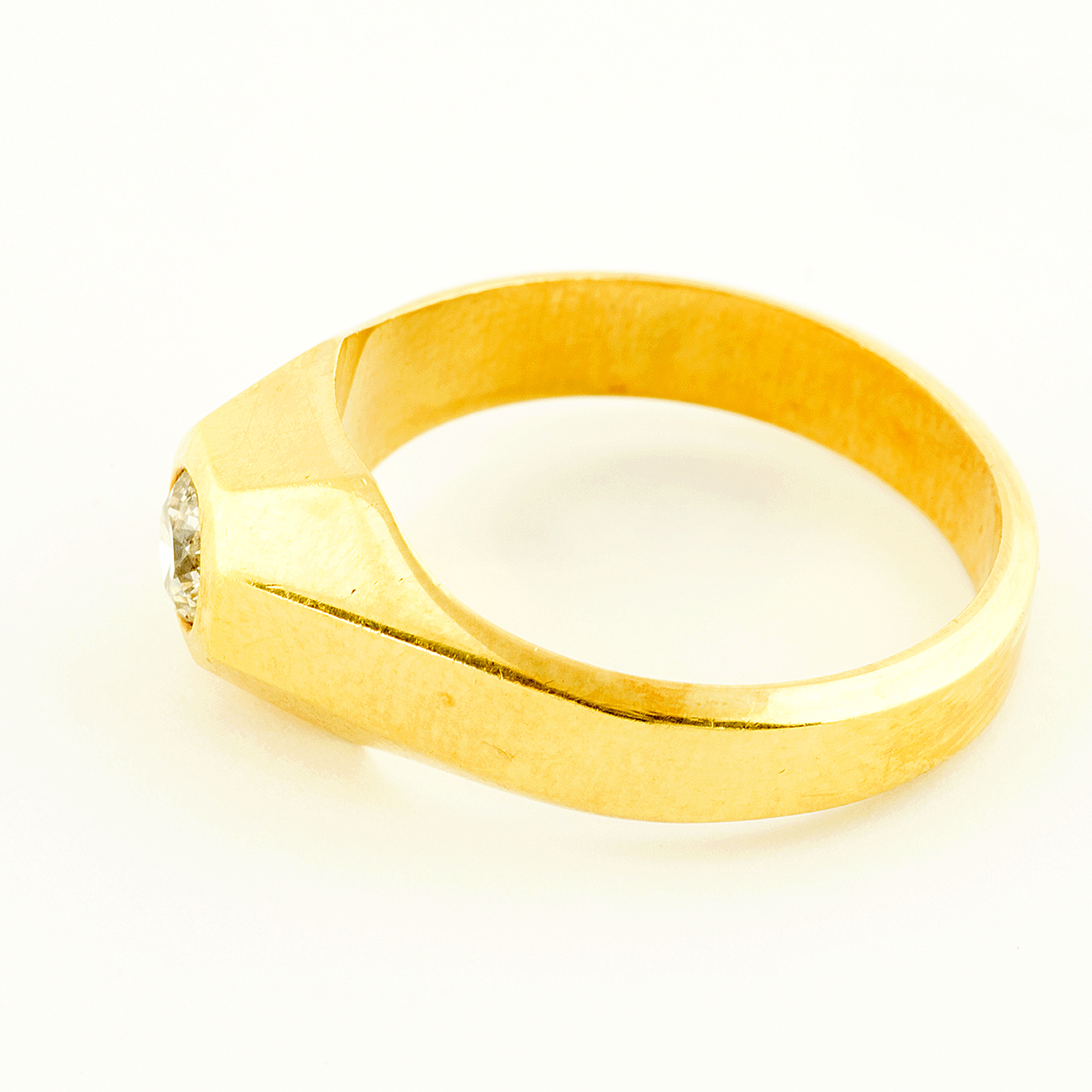 Solitario realizado en Oro Amarillo de 18k con Diamante talla Brillante de 0,40 ct. (H-SI2). 8,59 gr. Solitario realizado en Oro Amarillo de 18k con Diamante talla Brillante de 0,40 ct. (H-SI2). 8,59 gr.