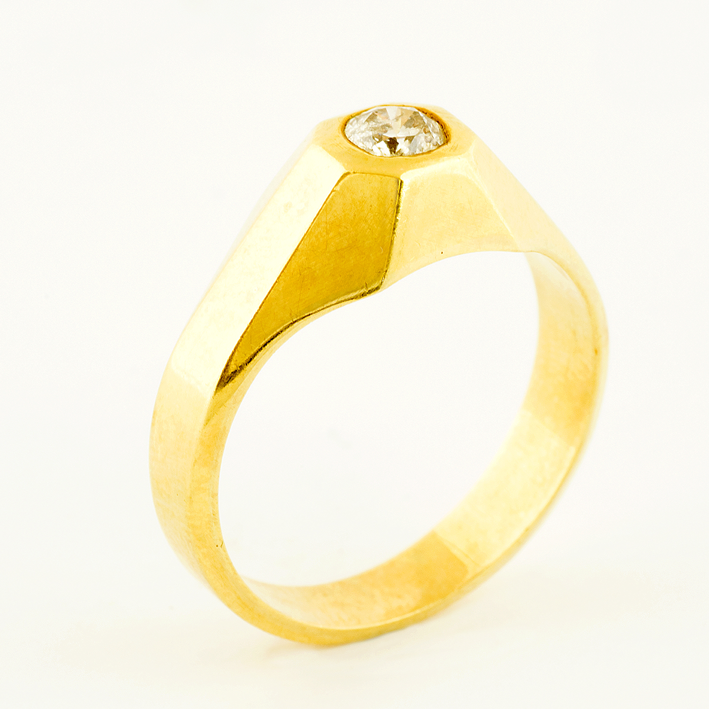 Solitario realizado en Oro Amarillo de 18k con Diamante talla Brillante de 0,40 ct. (H-SI2). 8,59 gr. Solitario realizado en Oro Amarillo de 18k con Diamante talla Brillante de 0,40 ct. (H-SI2). 8,59 gr.