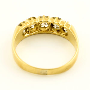 Sortija Quintillo en Oro amarillo de 18k con cinco Diamantes Naturales talla Brillante con 1,13 ct. total.