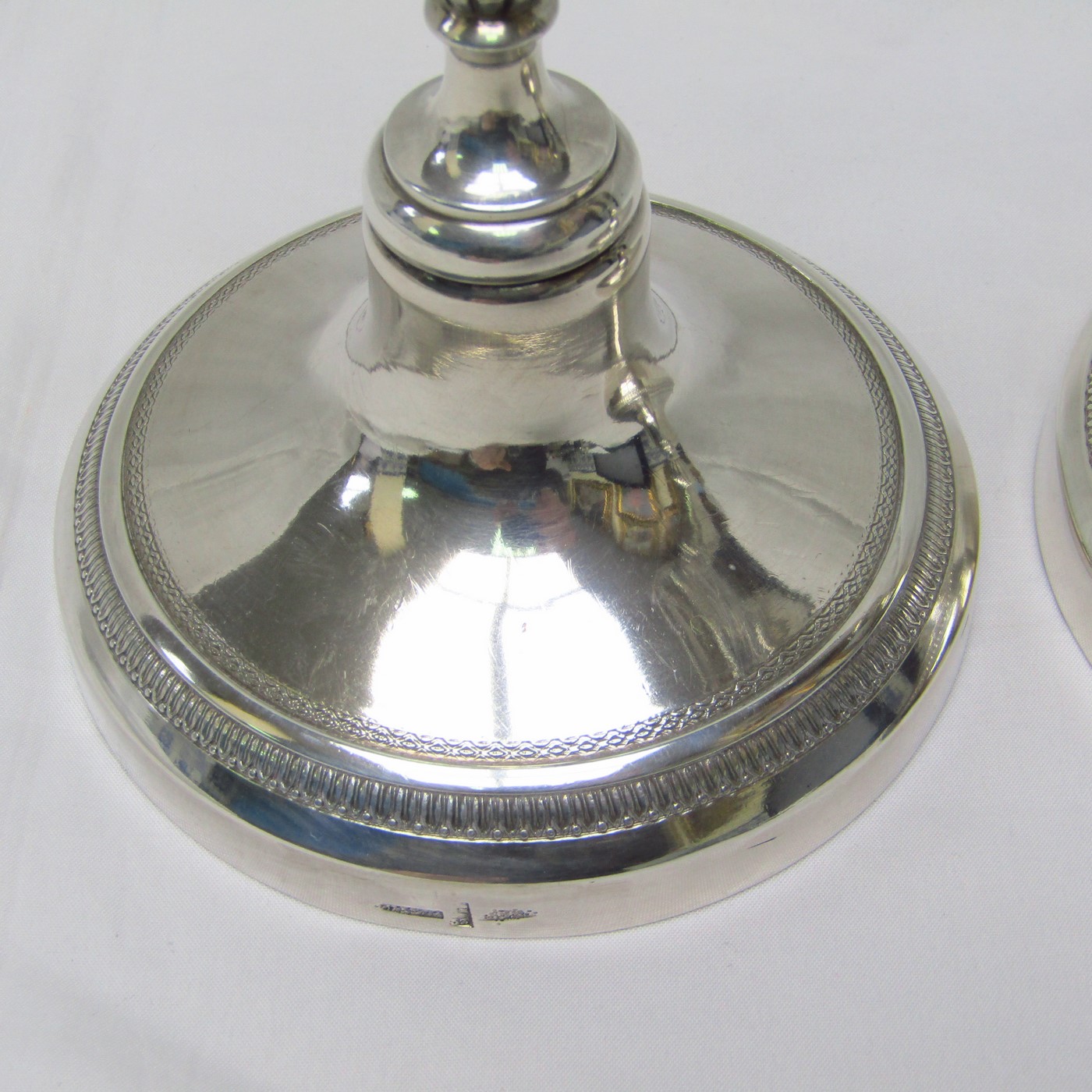 Candeleros neoclásicos en Plata de Ley. España, 1853. Candeleros neoclásicos en Plata de Ley. España, 1853.