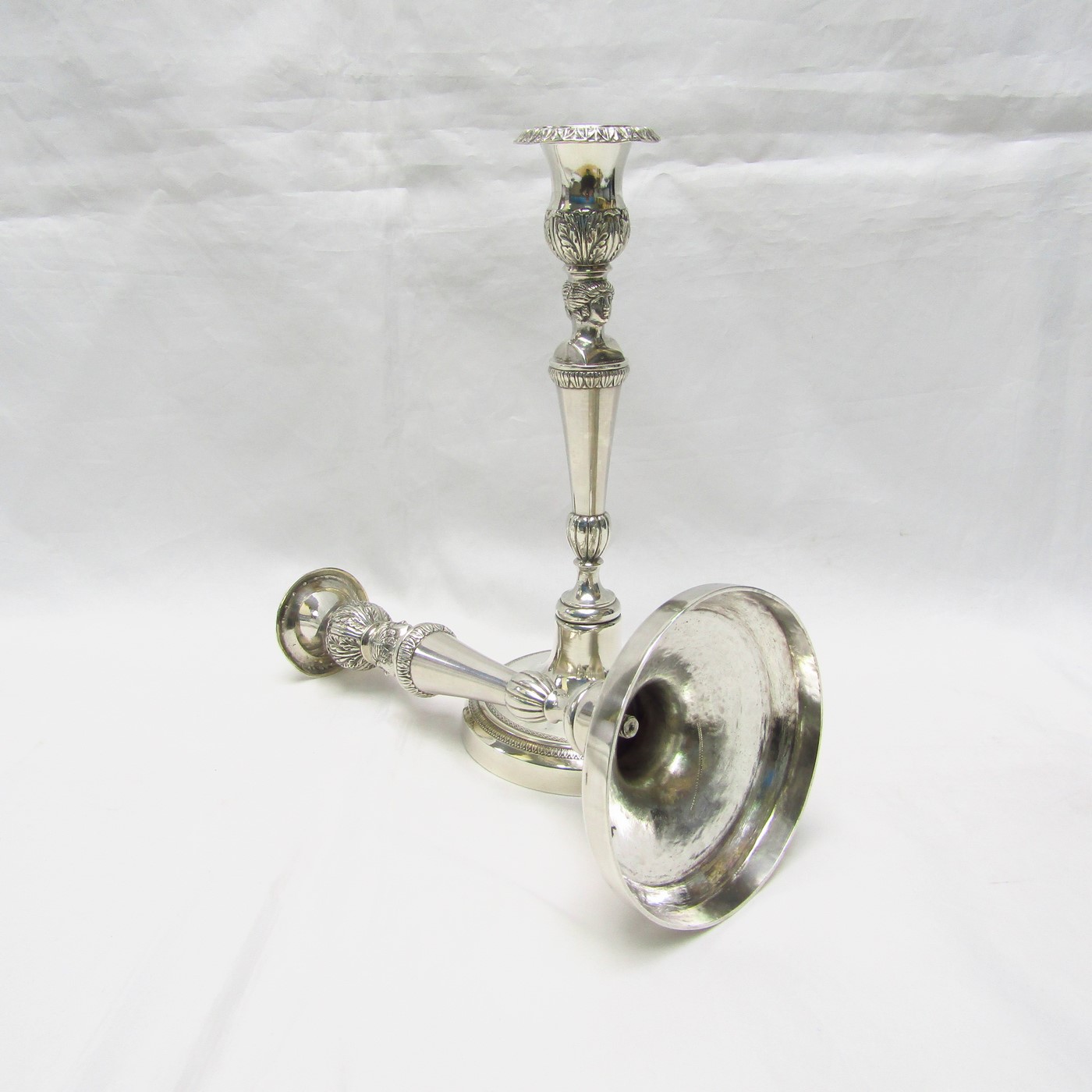 Candeleros neoclásicos en Plata de Ley. España, 1853. Candeleros neoclásicos en Plata de Ley. España, 1853.
