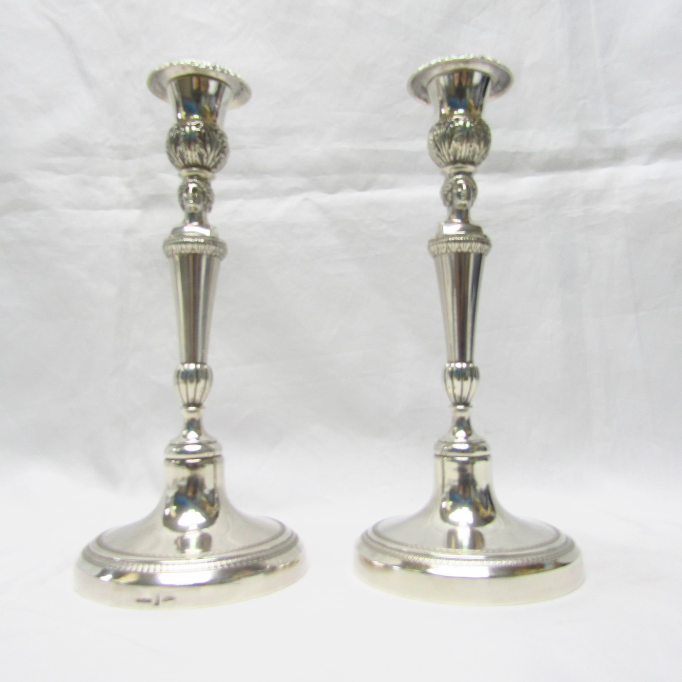 Candeleros neoclásicos en Plata de Ley. España, 1853. Candeleros neoclásicos en Plata de Ley. España, 1853.
