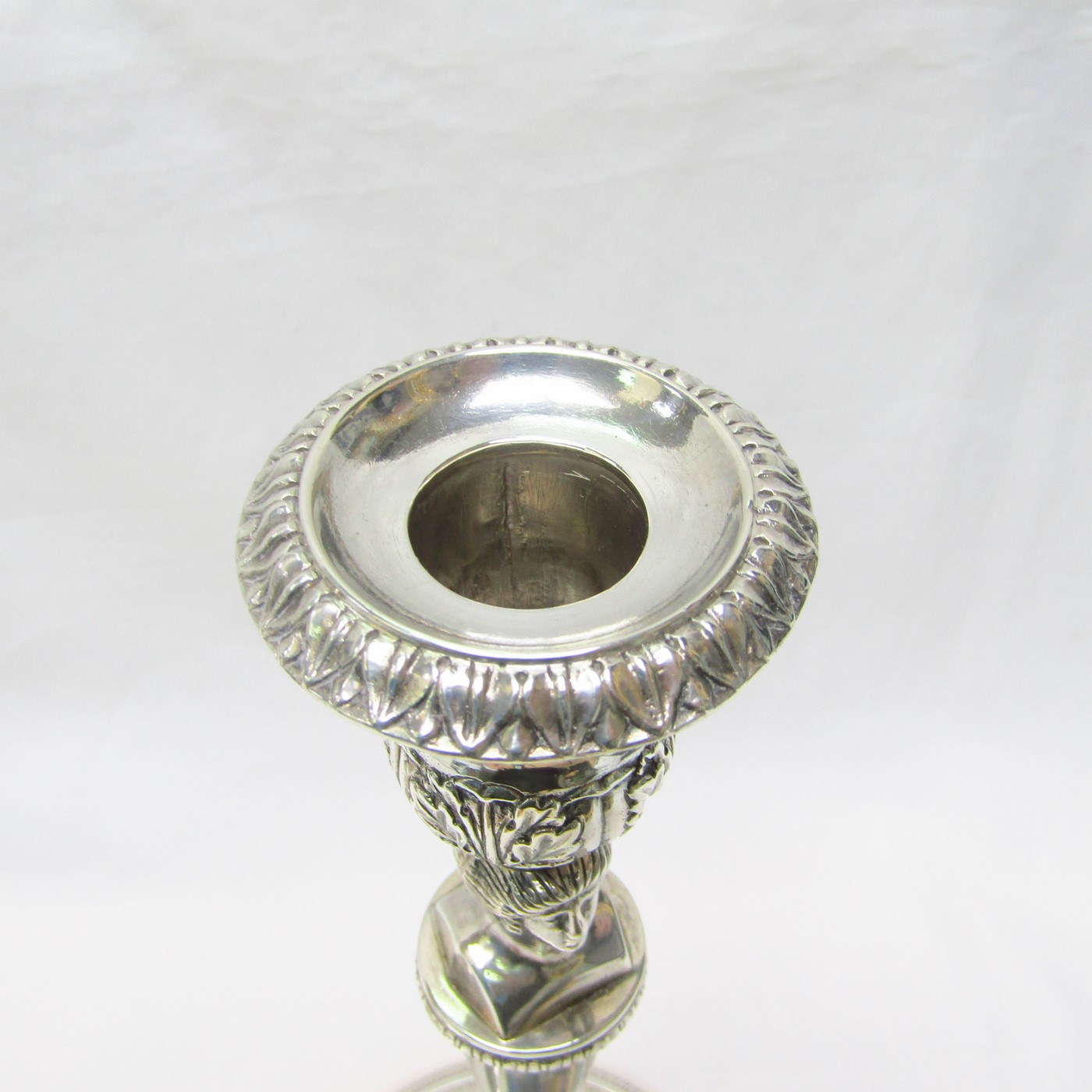 Candeleros neoclásicos en Plata de Ley. España, 1853. Candeleros neoclásicos en Plata de Ley. España, 1853.