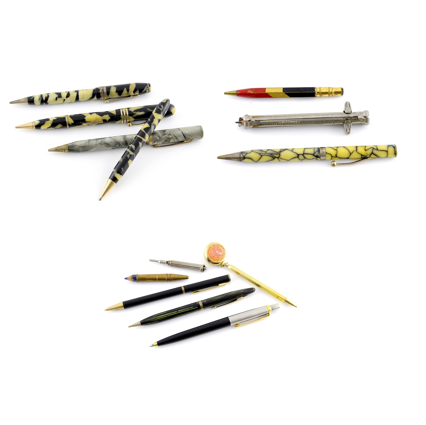 Conjunto de escritura antiguo compuesto por 16 piezas, entre ellas, plumas, bolígrafos, lapiceros y portalápices de marcas como: DIAMOND P, WALTHAM, THE IMPERIAL, MORGAN, PARKER, SHEAFFER, etc.