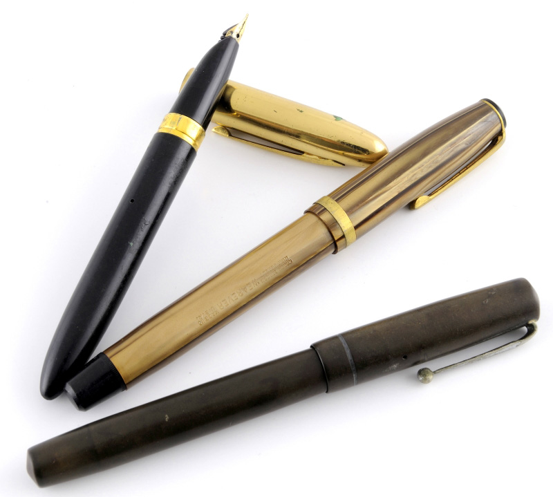 Conjunto de escritura antiguo formado por 15 piezas de distintas marcas, DIAL-POINT, SWAN, MEDFORD, CONWAY, OSMIROID, IMPERIAL, , STRATFORD, OSMIROID, STECHENS,etc… Conjunto de escritura antiguo formado por 15 piezas de distintas marcas, DIAL-POINT, SWAN, MEDFORD, CONWAY, OSMIROID, IMPERIAL, , STRATFORD, OSMIROID, STECHENS,etc…