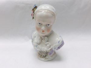 KAENDLER. Busto en Porcelana de Princesa Marie Zephirine de Borbón. Siglo XIX.