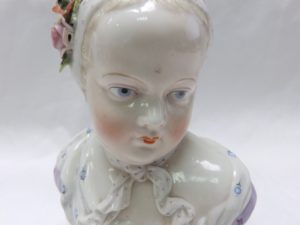 KAENDLER. Busto en Porcelana de Princesa Marie Zephirine de Borbón. Siglo XIX.