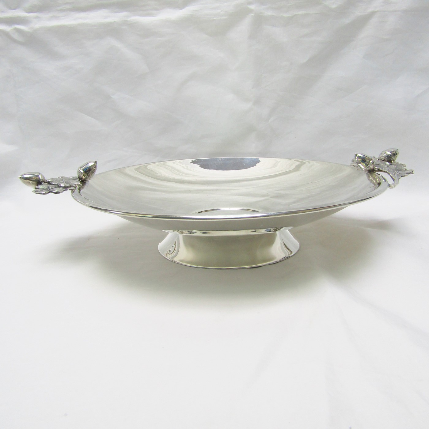 MONTEJO-PÉREZ FERNÁNDEZ. Frutero decorado en Plata de Ley, España, siglo XX. MONTEJO-PÉREZ FERNÁNDEZ. Frutero decorado en Plata de Ley, España, siglo XX.