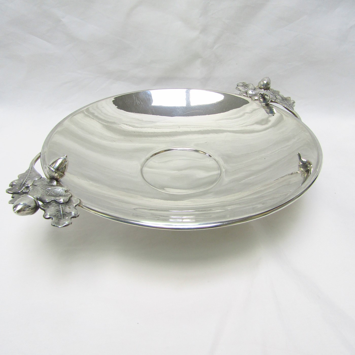 MONTEJO-PÉREZ FERNÁNDEZ. Frutero decorado en Plata de Ley, España, siglo XX. MONTEJO-PÉREZ FERNÁNDEZ. Frutero decorado en Plata de Ley, España, siglo XX.