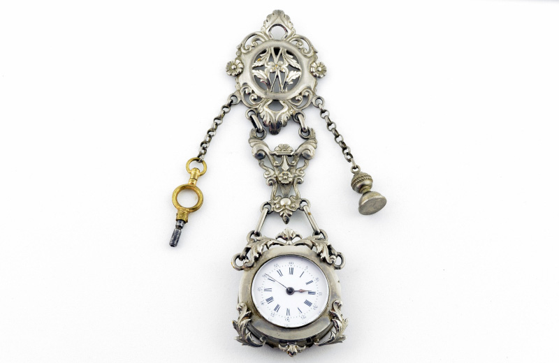 Reloj Suizo de Colgar, lepine, con Chatelaine. Ca. 1900.