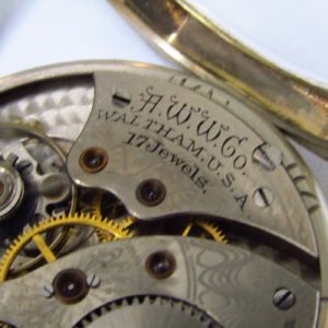 Waltham, USA. Reloj de Bolsillo, lepine y remontoir. caja octogonal. Ca. 1920.Oro blanco 14k.