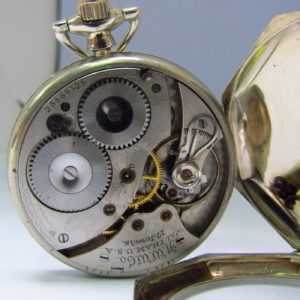 Waltham, USA. Reloj de Bolsillo, lepine y remontoir. caja octogonal. Ca. 1920.Oro blanco 14k.