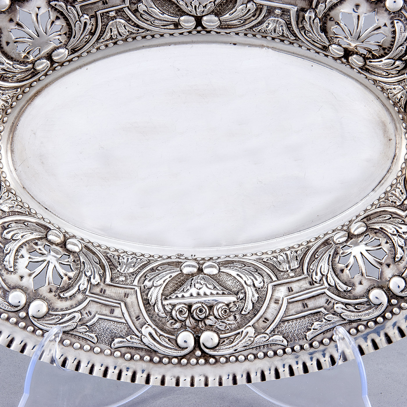 ADRADAS. Panera Oval calada en Plata. España, siglo XIX. ADRADAS. Panera Oval calada en Plata. España, siglo XIX.