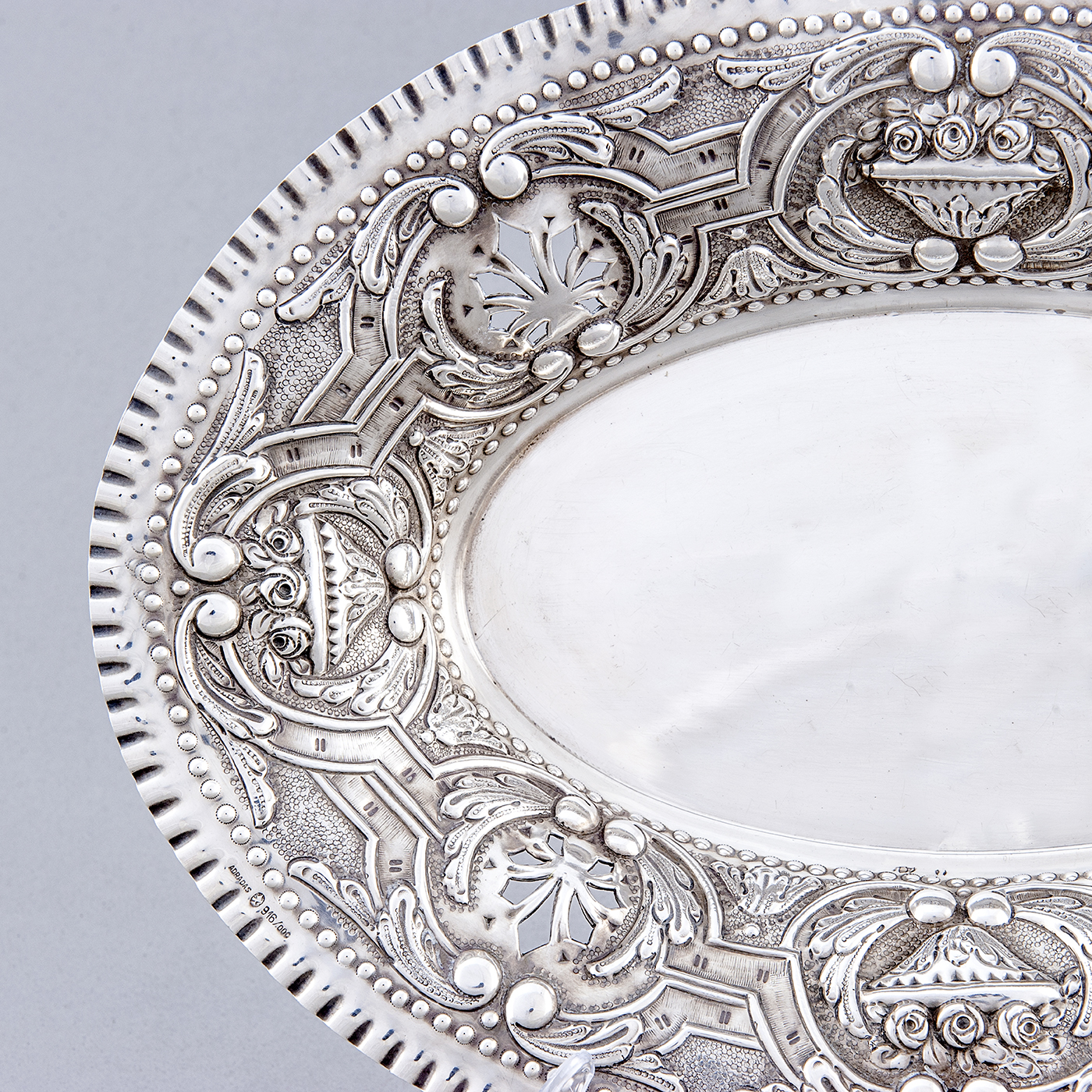 ADRADAS. Panera Oval calada en Plata. España, siglo XIX. ADRADAS. Panera Oval calada en Plata. España, siglo XIX.
