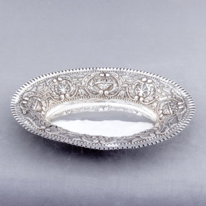 ADRADAS. Panera Oval calada en Plata. España, siglo XIX.