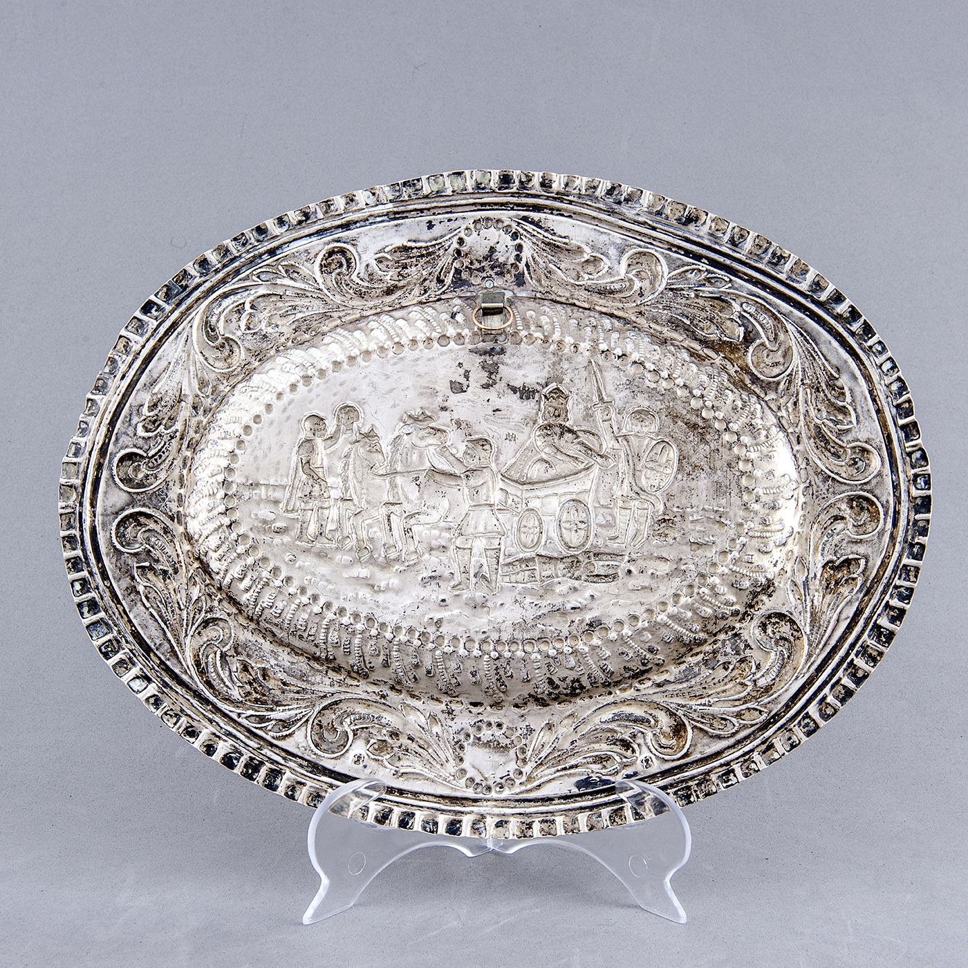 Bandeja decorativa oval en Plata. Castilla La Mancha, siglo XVIII. Bandeja decorativa oval en Plata. Castilla La Mancha, siglo XVIII.
